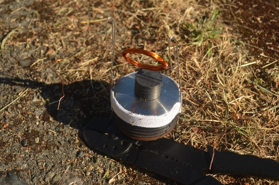 Completed motor showing the magnet coil placed just above the neodymium magnet.