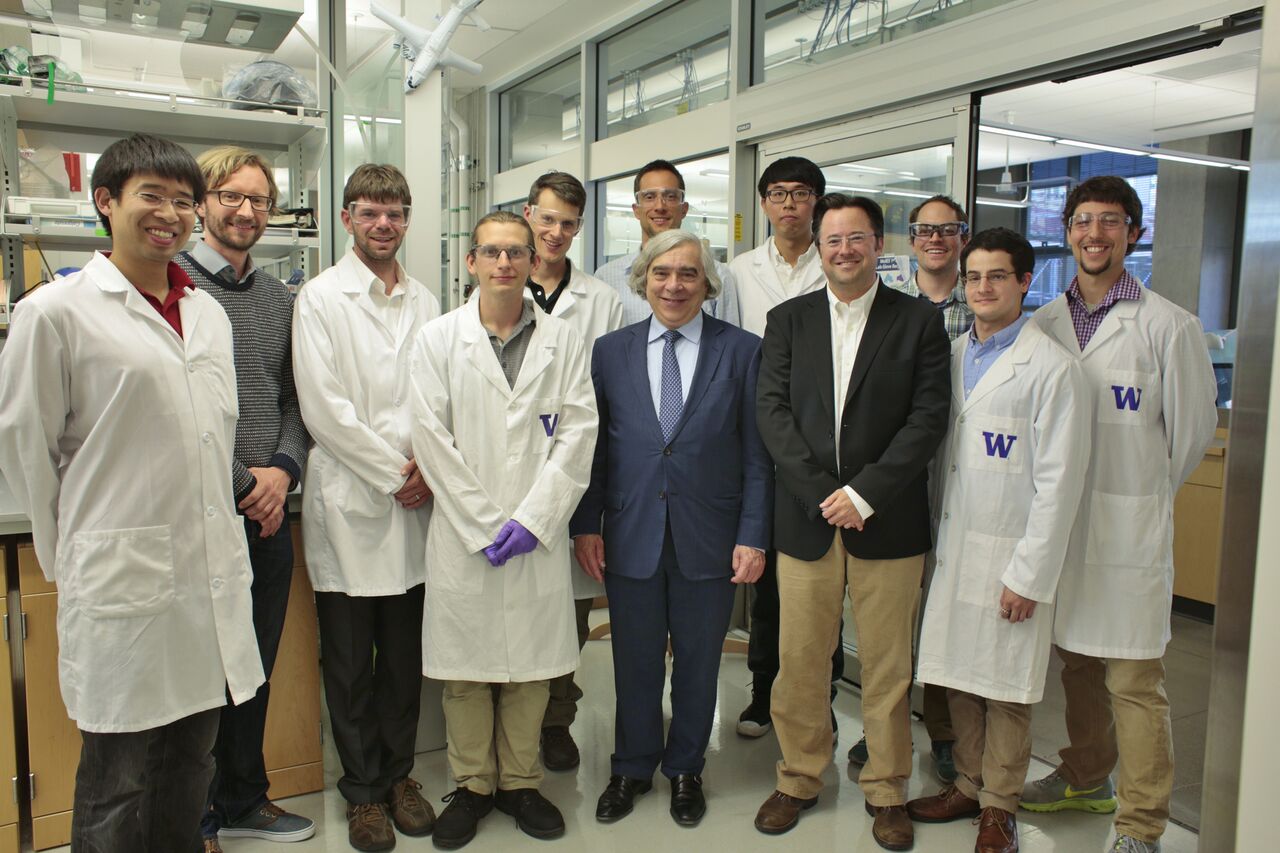 , U.S. Secretary of Energy visits Hillhouse laboratory