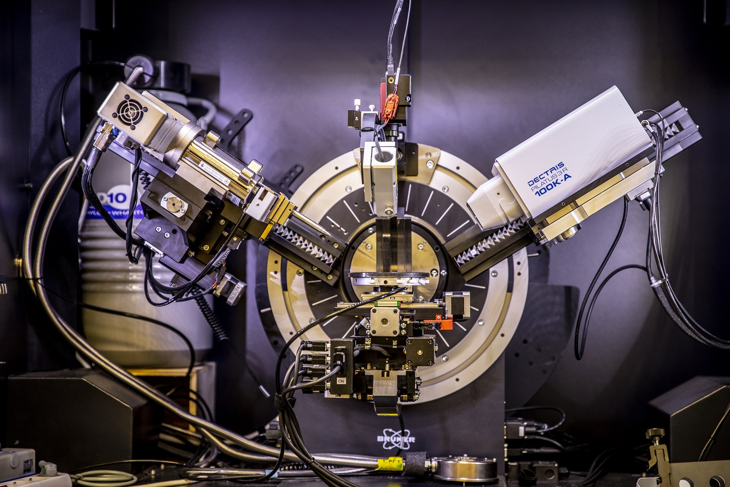 X-ray diffractometer at the UW Molecular Analysis Facility