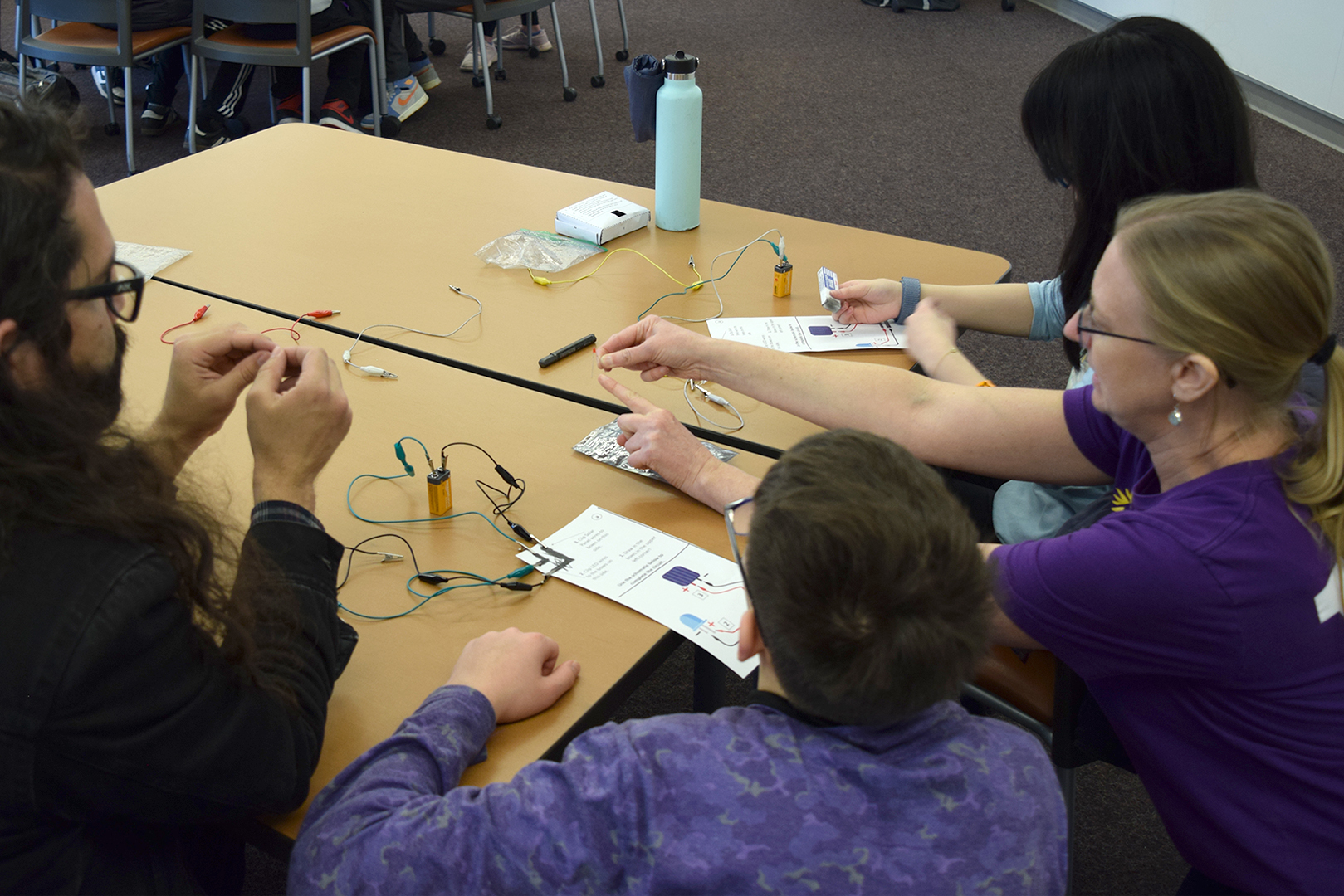 , Washington Middle School students learn about light at the UW