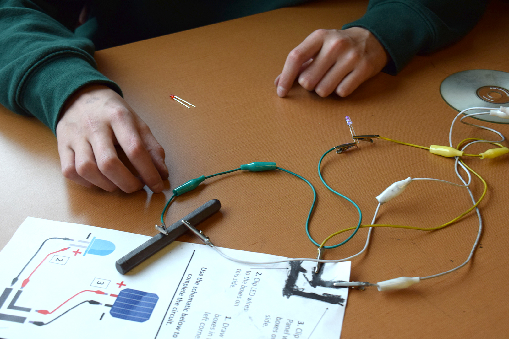 , Washington Middle School students learn about light at the UW
