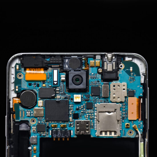, UW researchers built AI agents that quickly estimate electronic devices&rsquo; carbon footprints